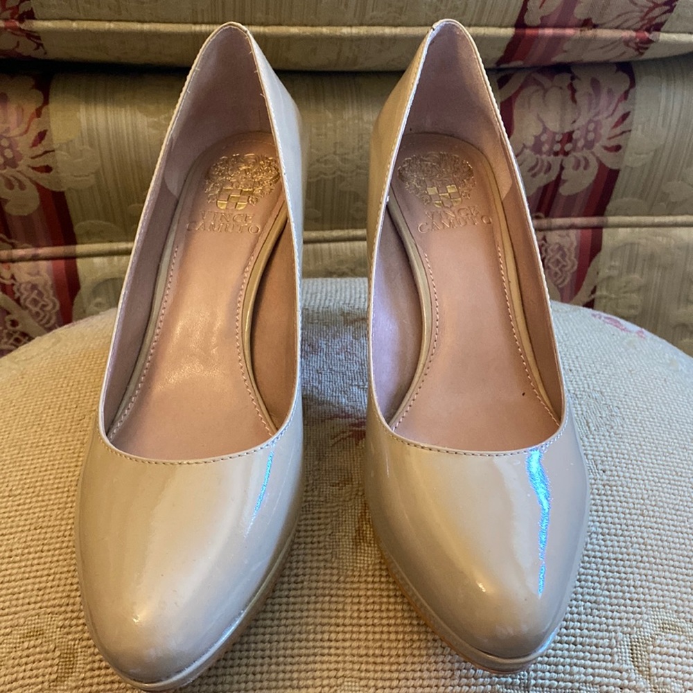 VINCE CAMUTO BLUSH SMOOTH PATENT
